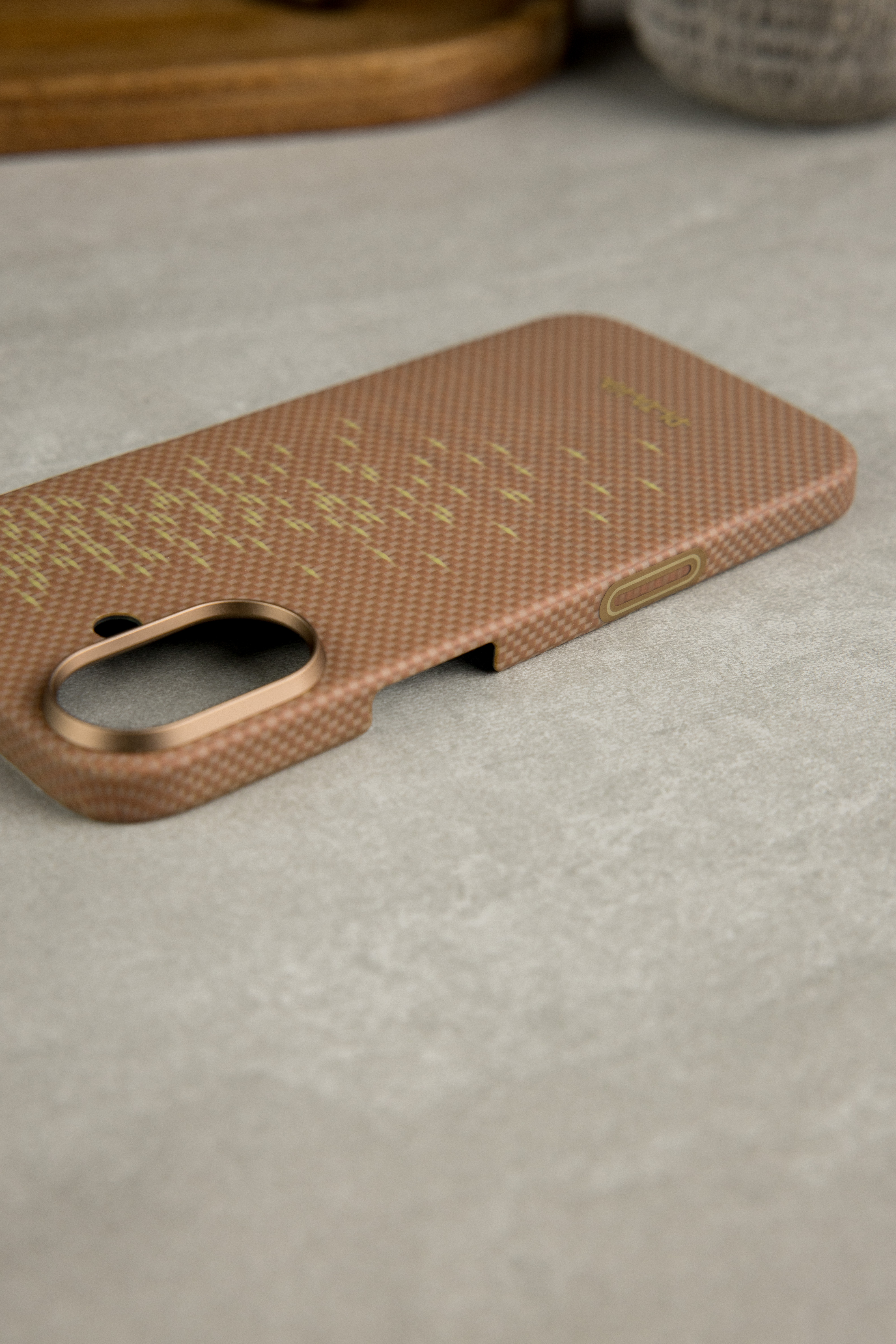 Чохол Pitaka Ultra-Slim PitaTap на iPhone 17 Golden Glint - 4